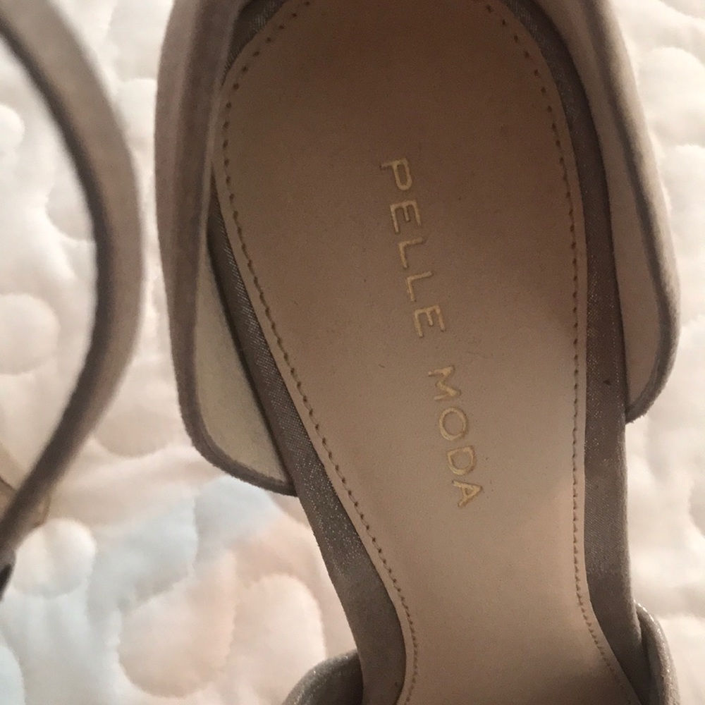 PELLE MODA Platform Sandals - Picture 6 of 8